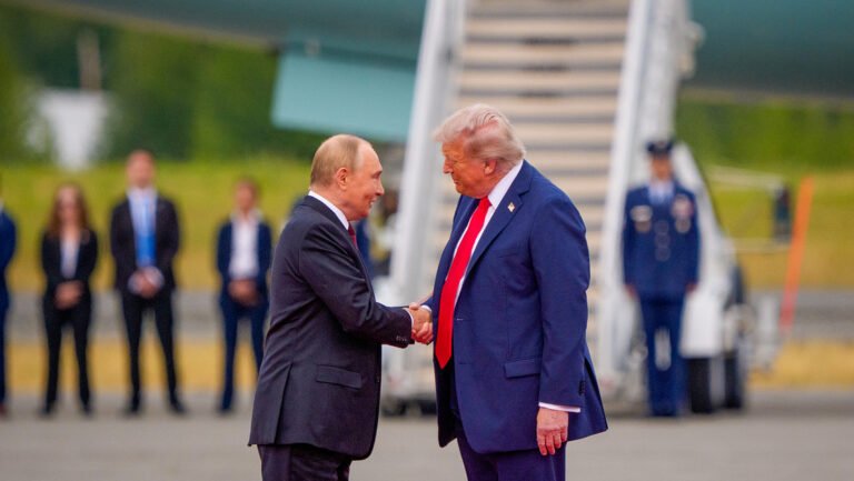 Trump califica ‘de 10’ su reunión con Putin
