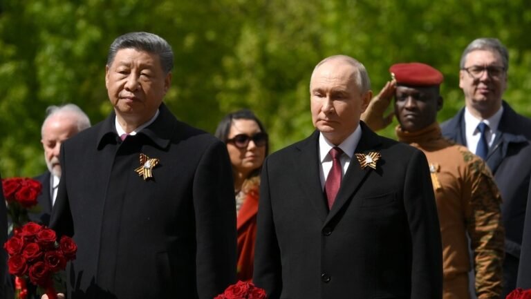Alfombra roja y guardias de honor: Putin llega a China en su visita «sin precedentes»