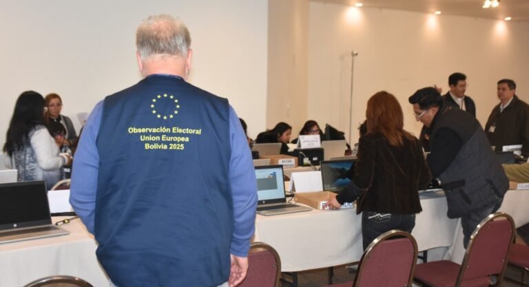 TSE realiza simulacro del sistema de cómputo para el voto en el exterior