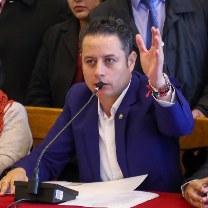 Vicepresidente exige a Rodrigo Paz destituir a directora de la ANH y pide investigarla: «fue cómplice de la corrupción y calló»