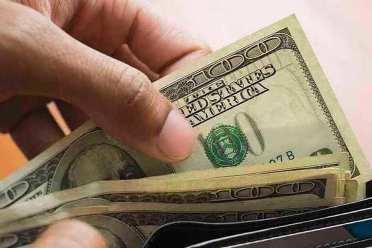 Continúa la baja del dólar: El tipo de cambio oficial se cotiza en Bs 11,77