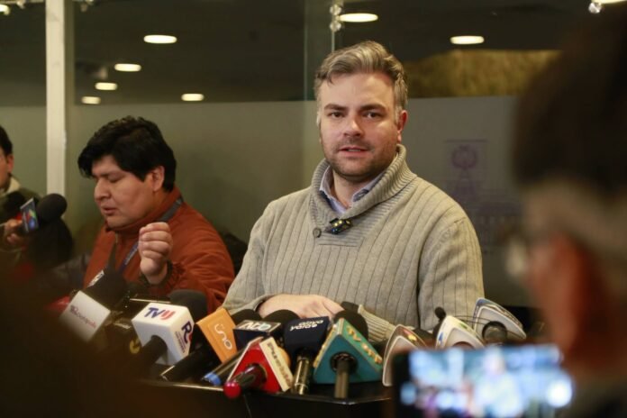 El senador José Manuel Ormachea en conferencia de prensa (RRSS)